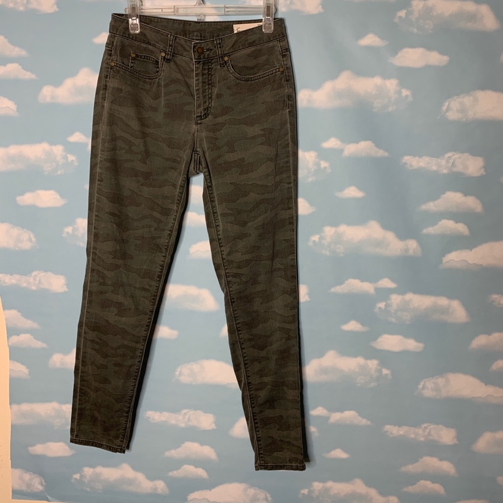Turo By Vince Camuto- Camo Straight Leg Pants 27/4